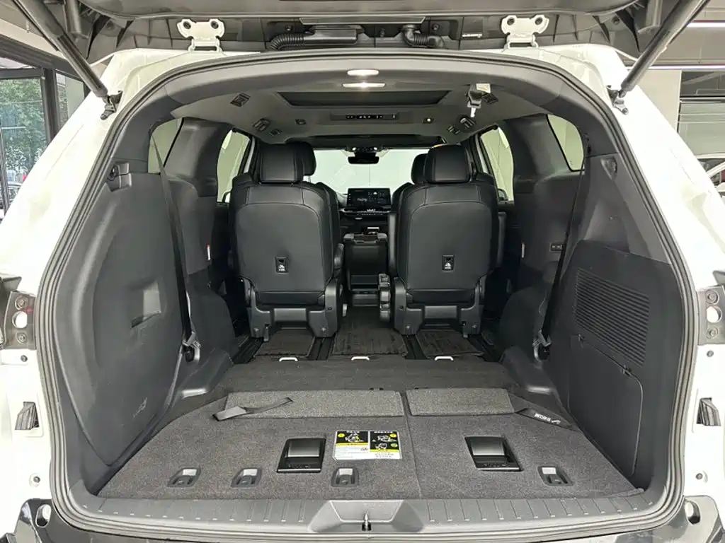 Toyota Granvia — миниатюра 8