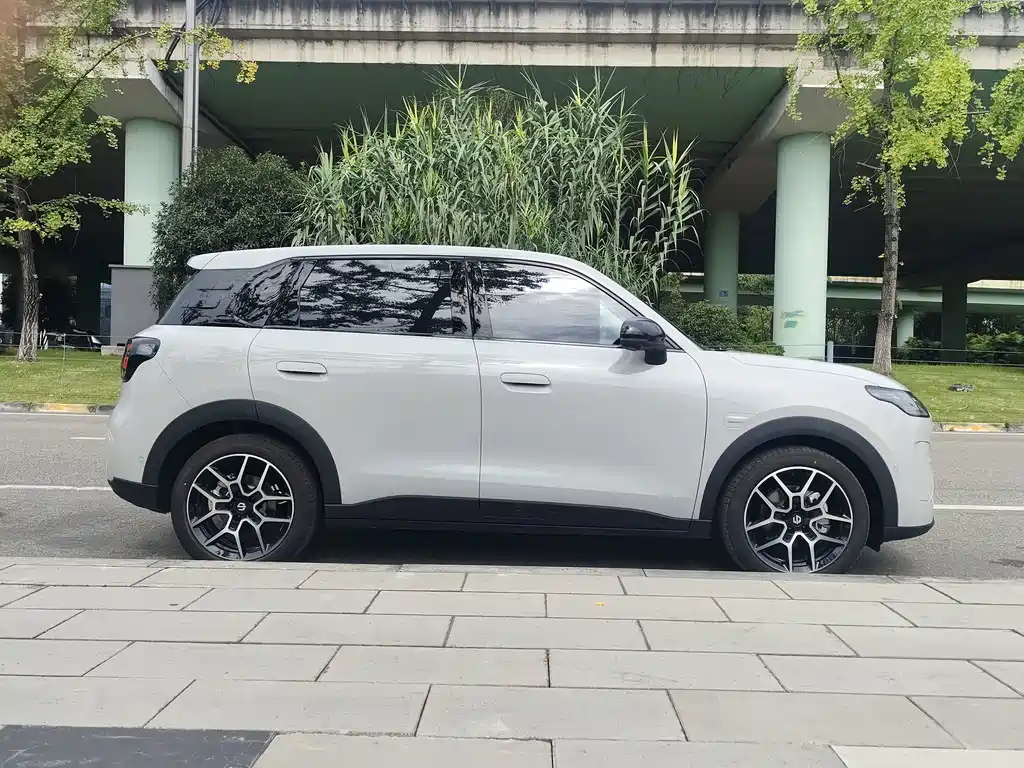 Leapmotor Leapmotor A10 — миниатюра 11