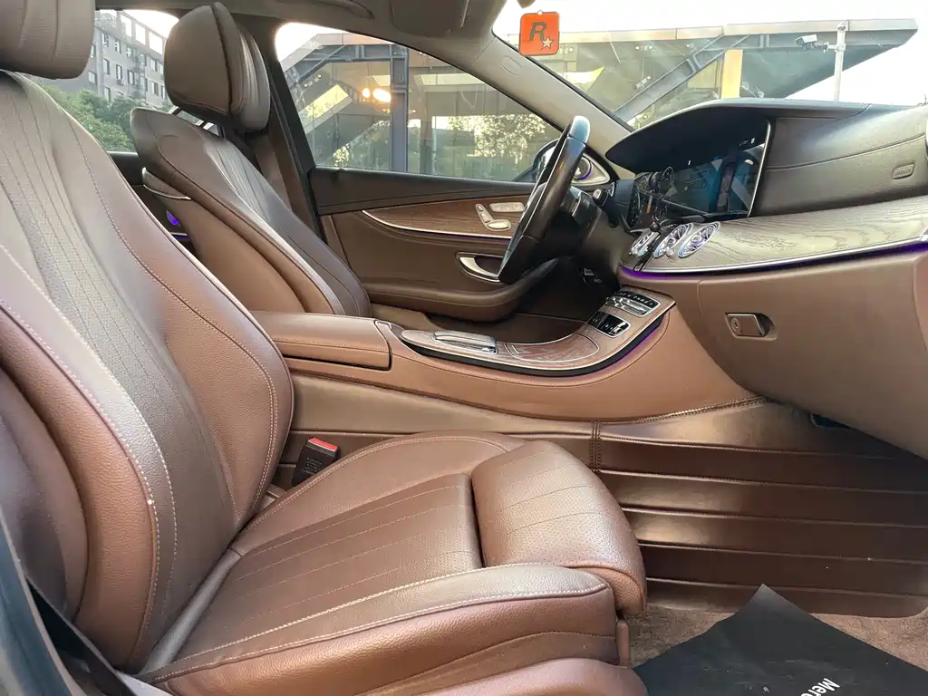 Mercedes-Benz E-Class — миниатюра 17