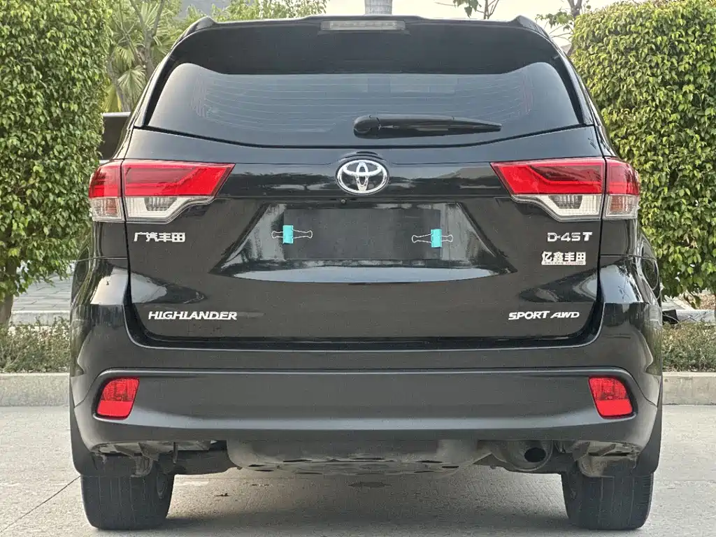 TOYOTA HIGHLANDER