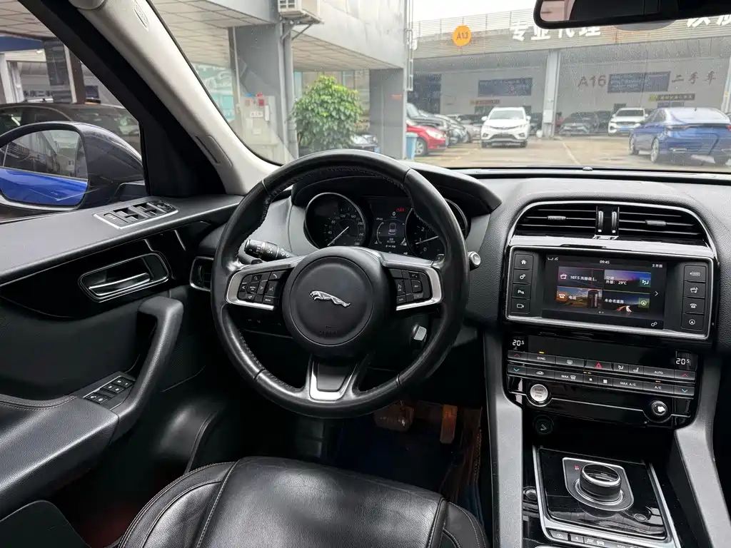 Jaguar F-PACE — миниатюра 12