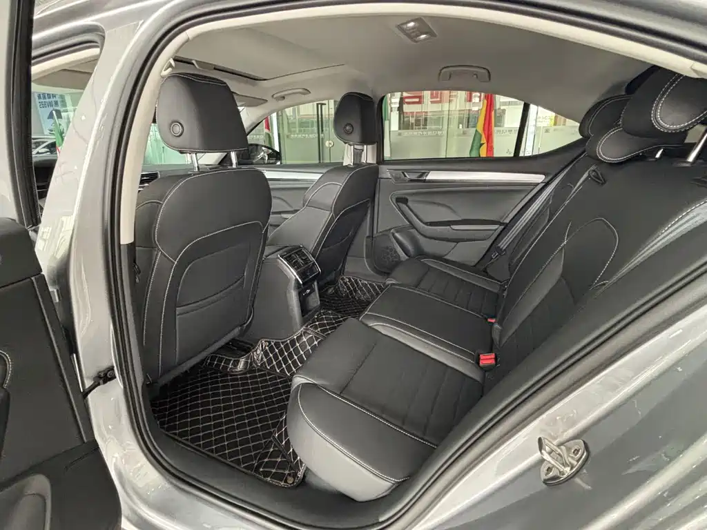 Skoda Superb TSI280 DSG Premium Edition, фото 7