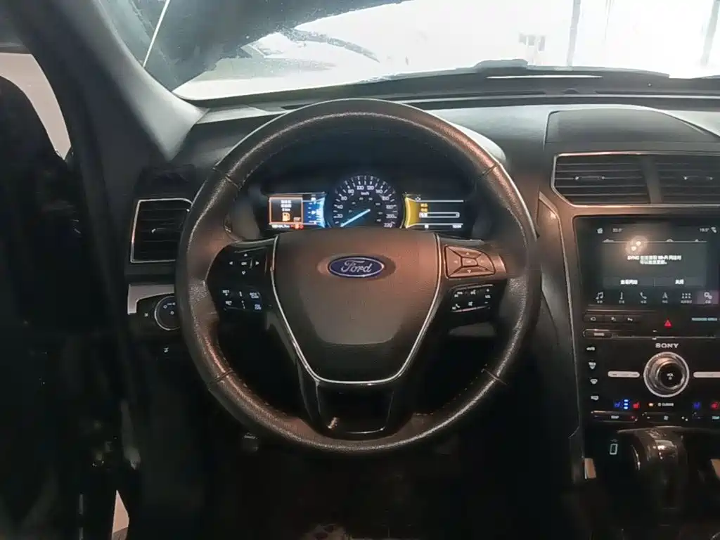 Ford Explorer (Import) — миниатюра 11
