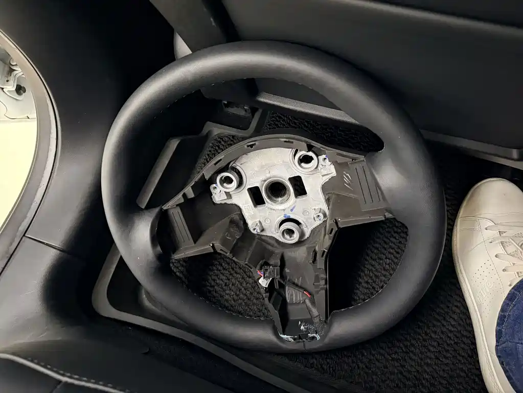 Tesla Model 3 — миниатюра 11