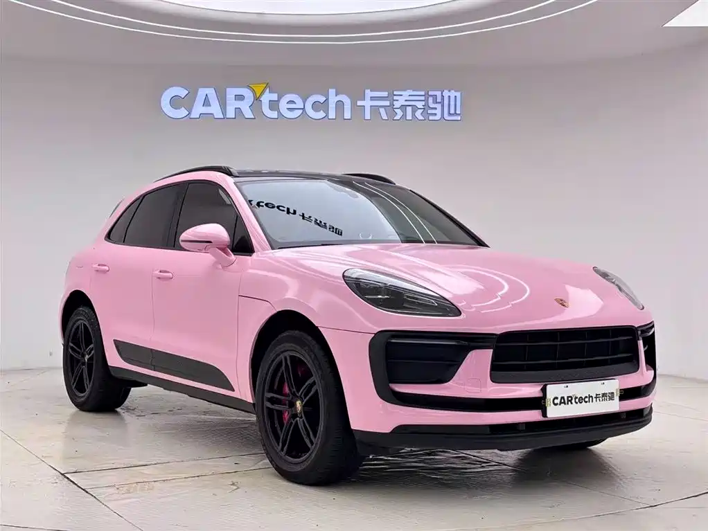 PORSCHE MACAN