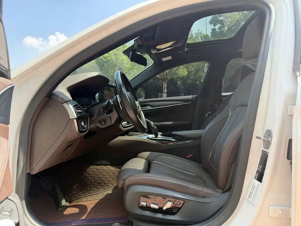 BMW 5 Series — миниатюра 8