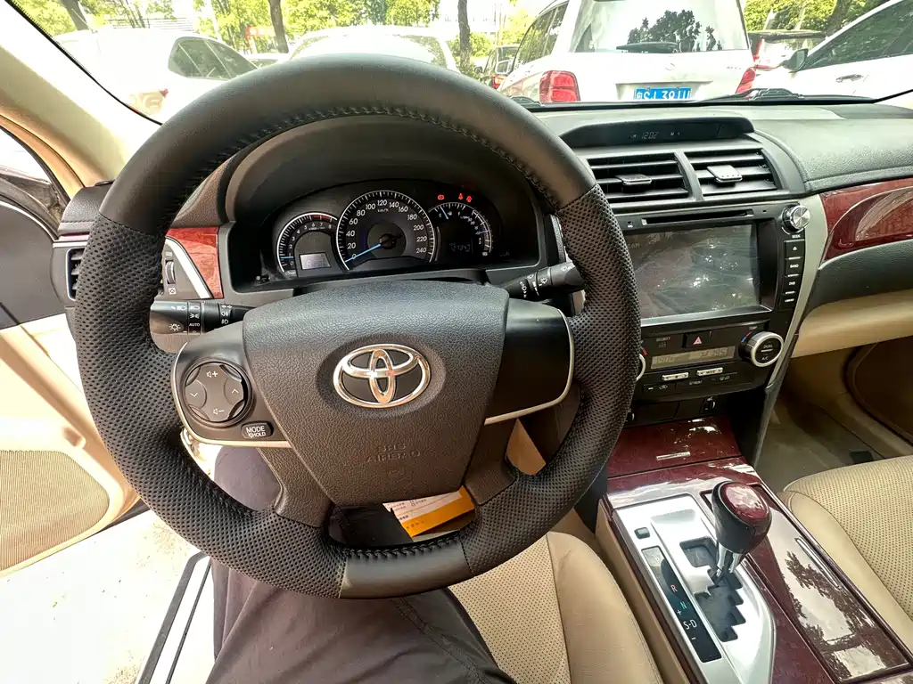 Toyota Camry — миниатюра 9