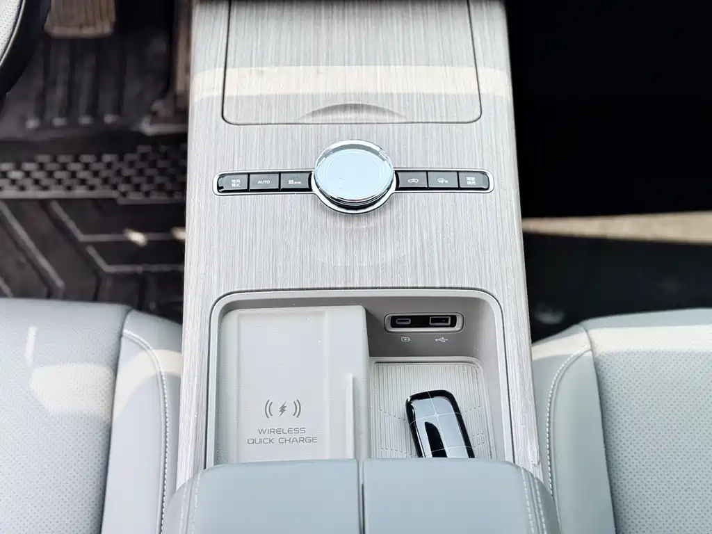 Geely Galaxy Galaxy E8 E8 2024 665km