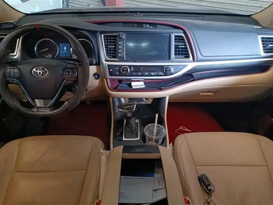 TOYOTA HIGHLANDER