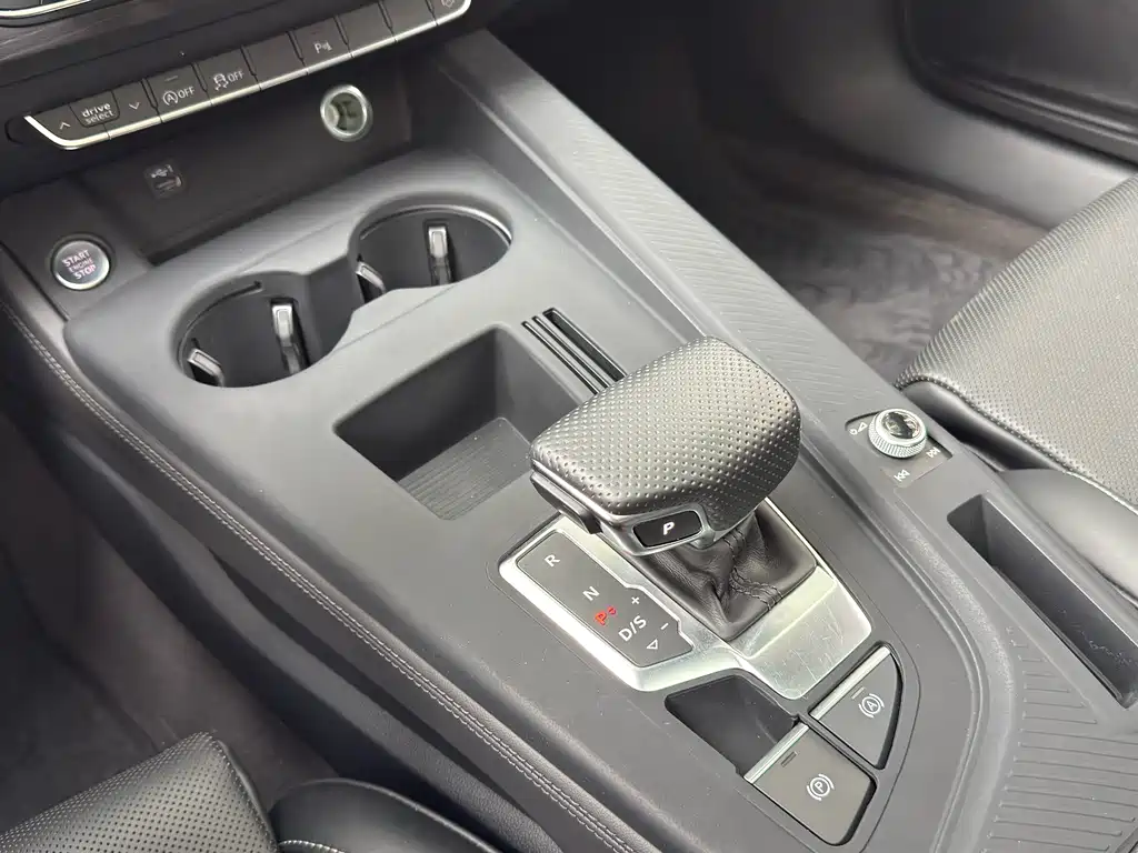 Audi A4L 2024 40 TFSI Luxury