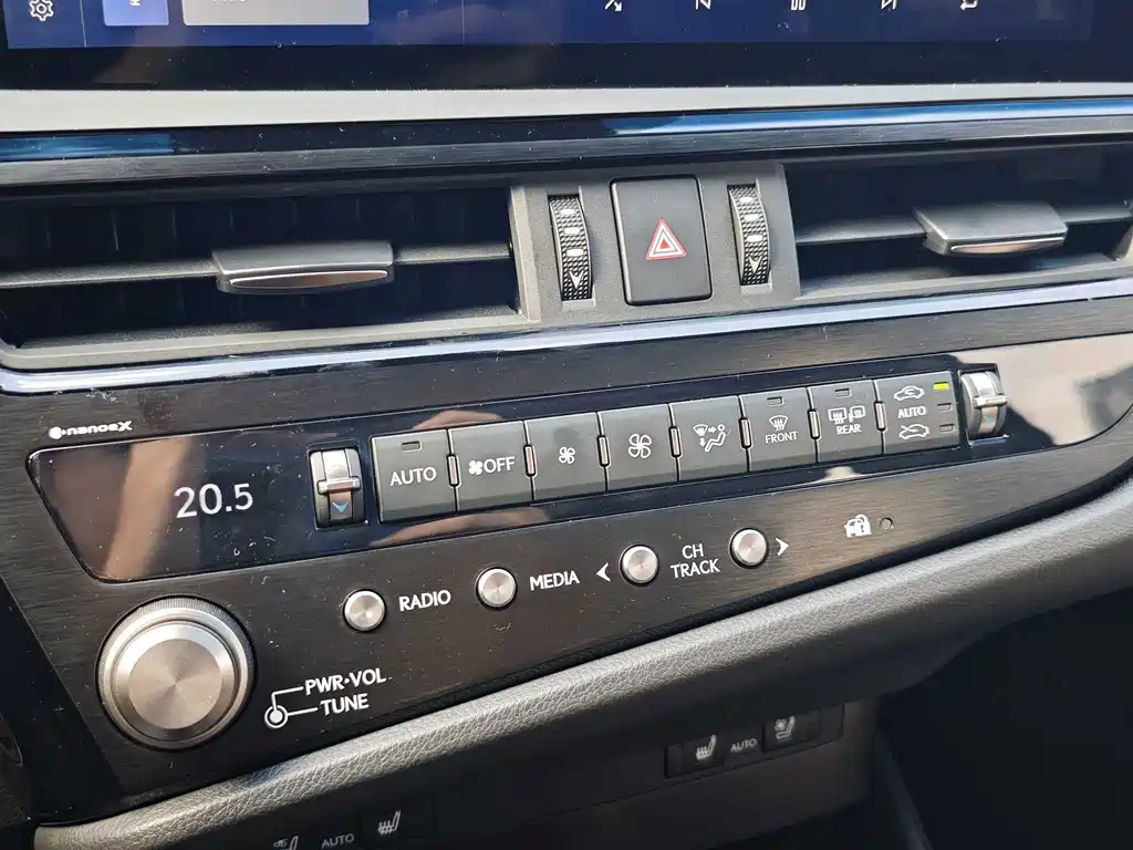 Lexus ES 2022 300h Premium