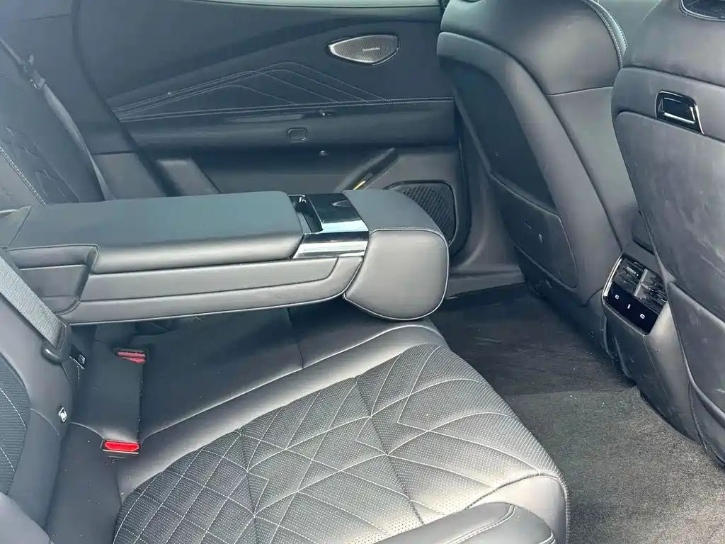 Lynk & Co 10 — миниатюра 4