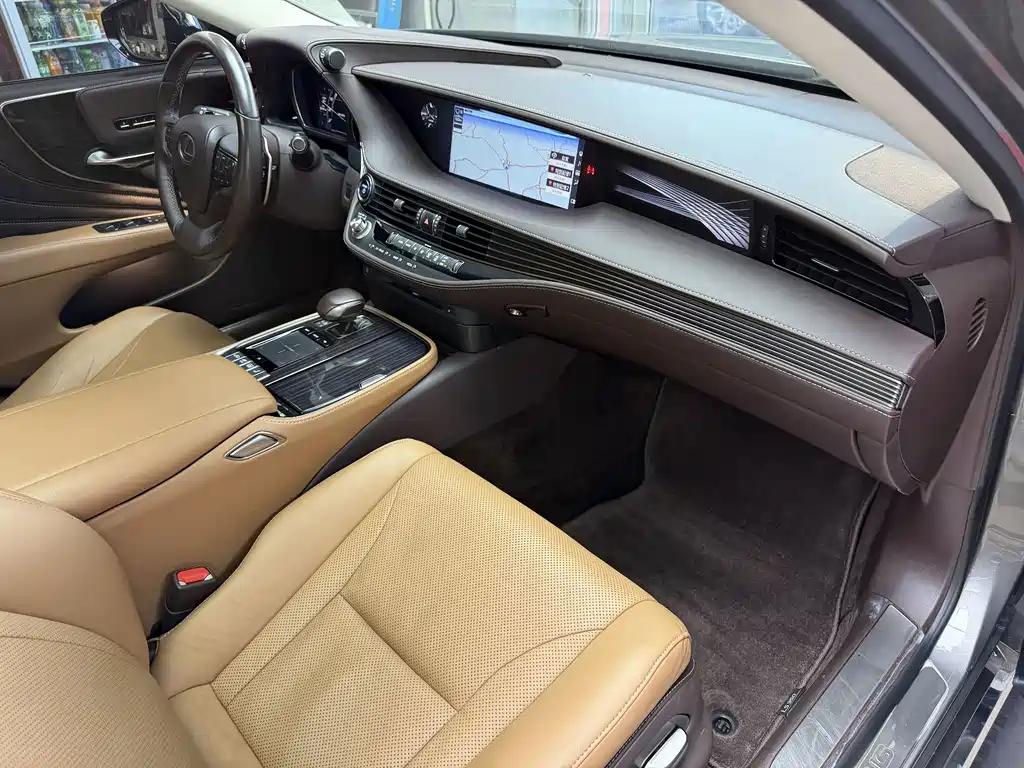 Lexus LS — миниатюра 13