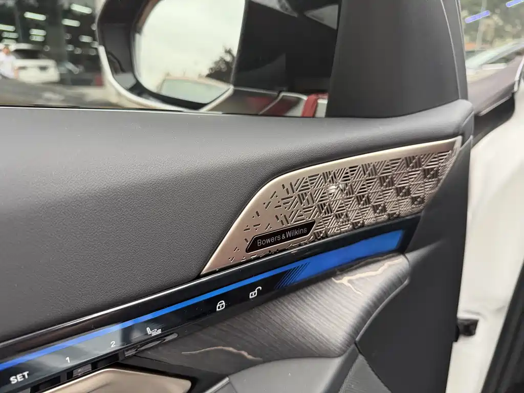 BMW 5 Series — миниатюра 4