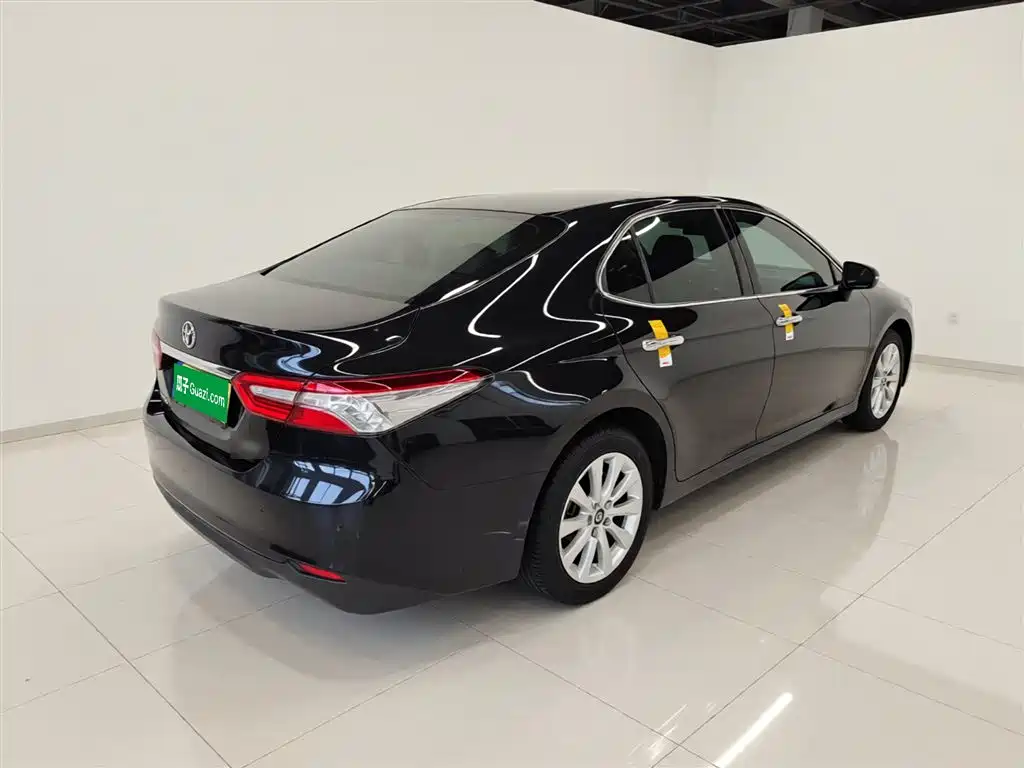 Toyota Camry - фото 5