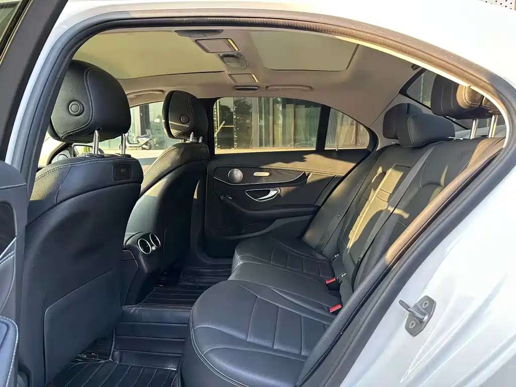 Mercedes-Benz C-Class — миниатюра 7