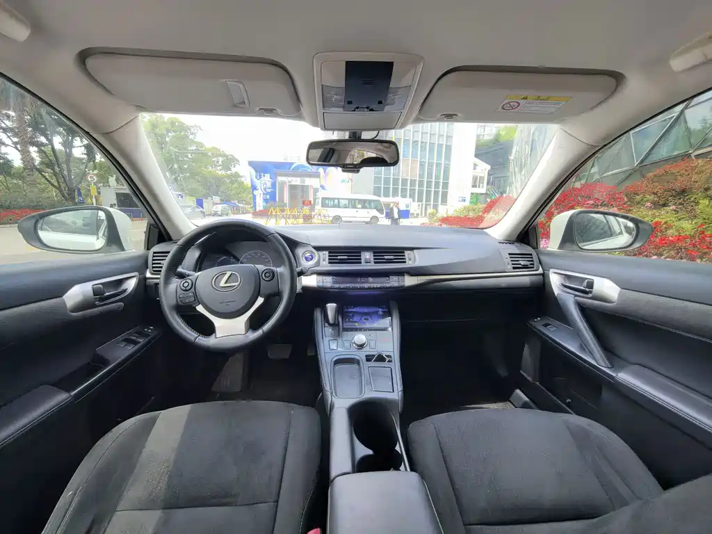 Lexus CT — миниатюра 14