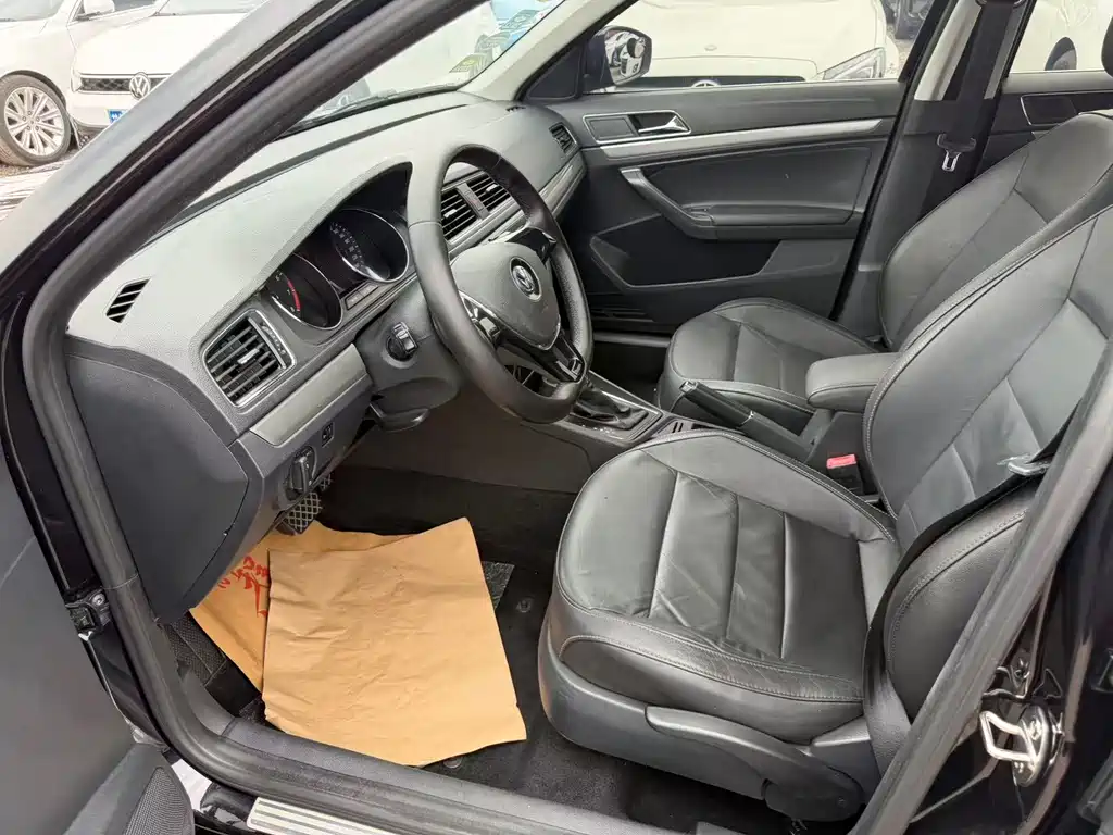 Volkswagen Lavida 2015 1.6L AT Comfort