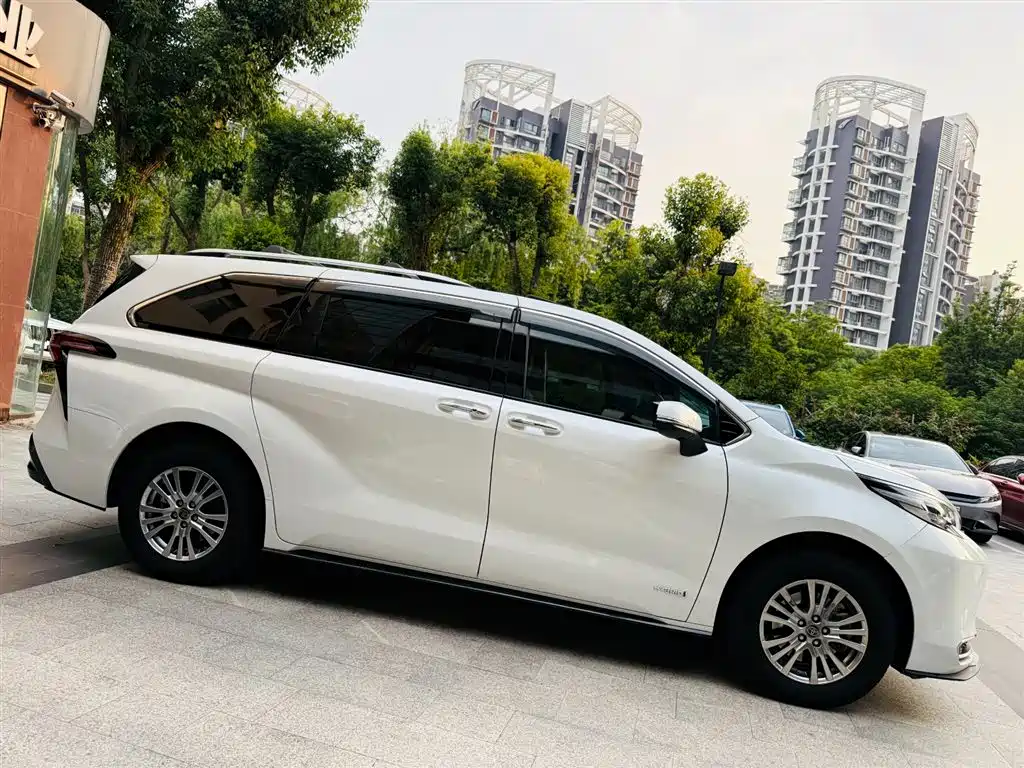 Toyota Sienna 2021 2.5L Luxury