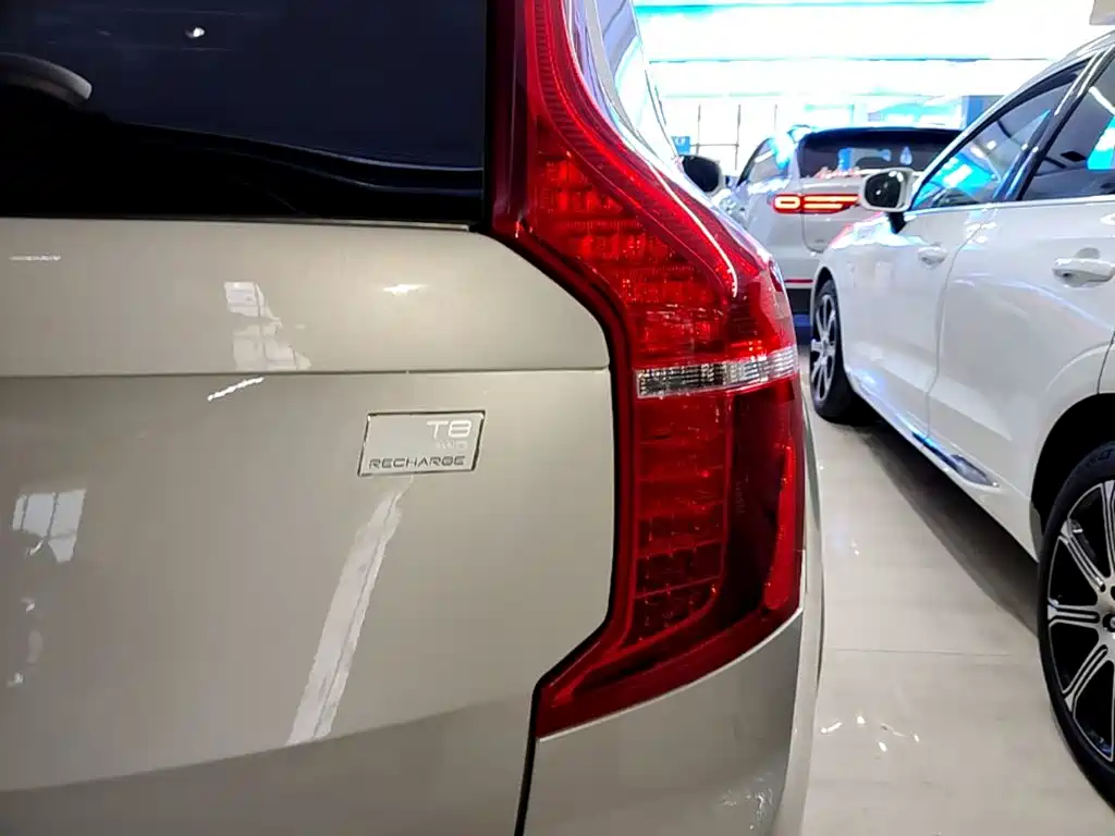Volvo XC90 PHEV — миниатюра 8