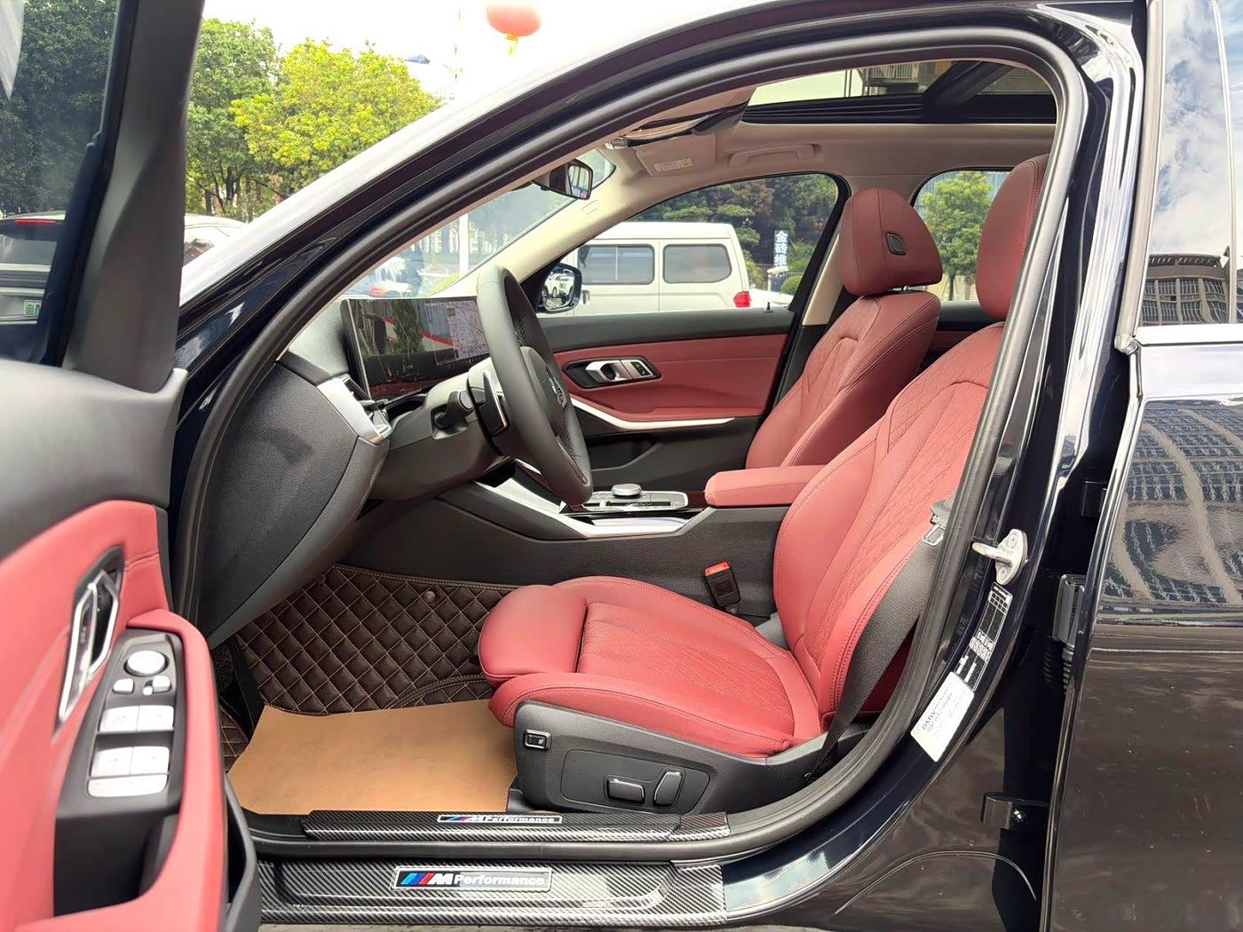 BMW 3 Series 2.0 л 2024 г. Чёрный, пробег 24000 км