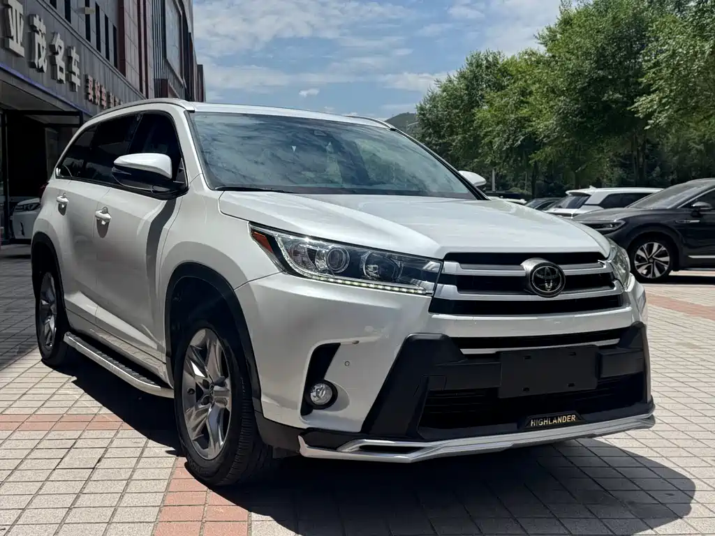 Toyota Highlander 2021 2.0T Luxury 7 мест