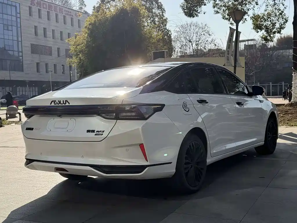 DONGFENG YI HYUN MAX