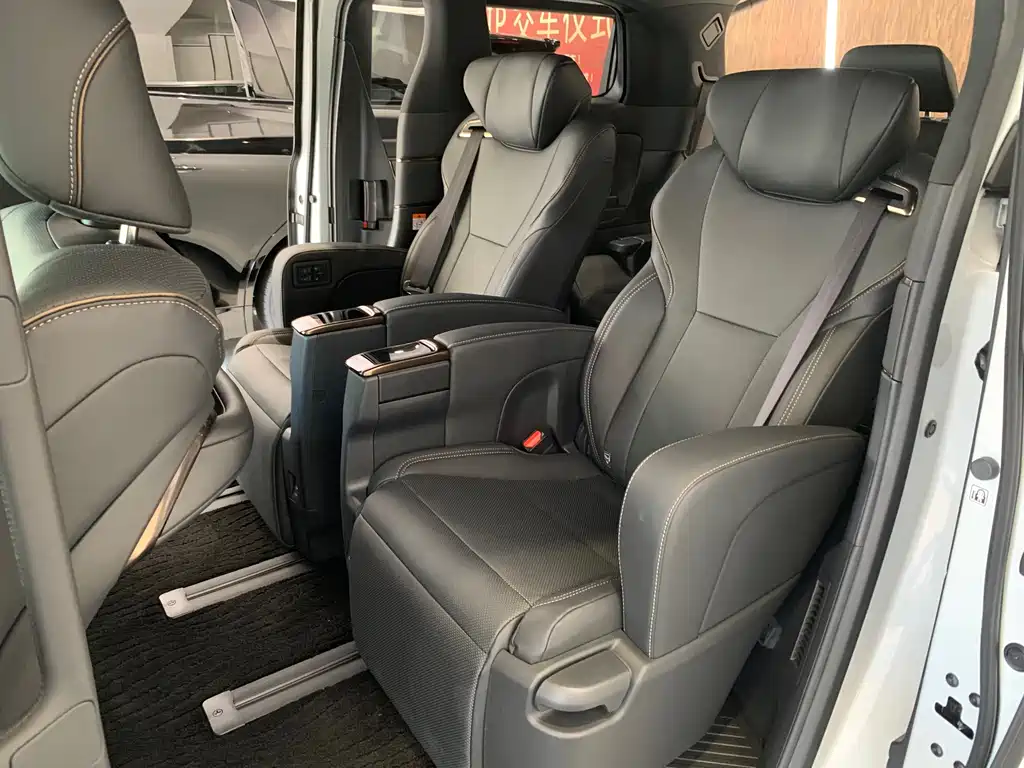 Toyota Alphard 2025 2.5L AT