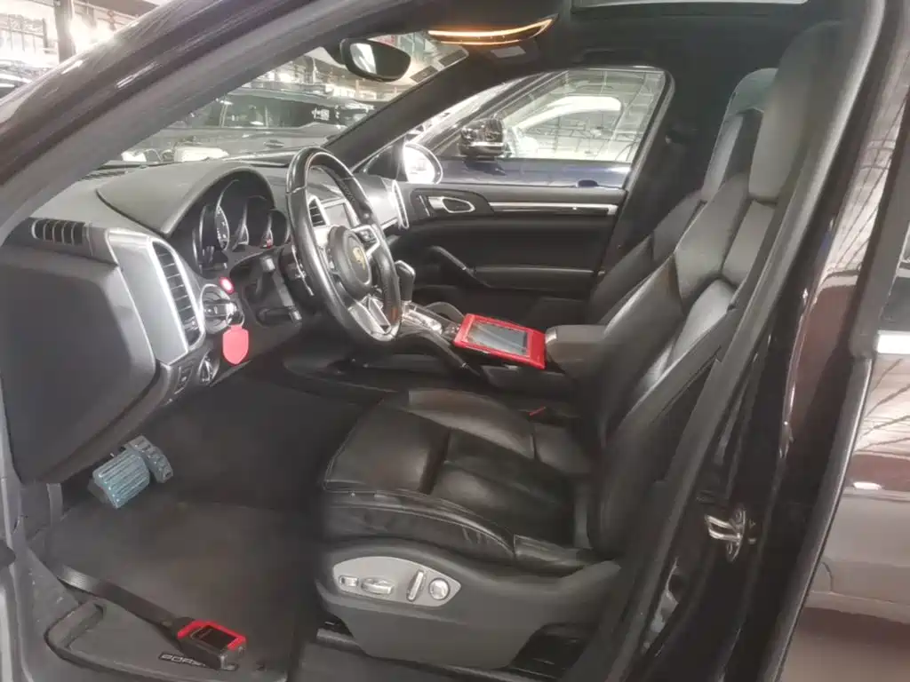 Porsche Cayenne — миниатюра 15