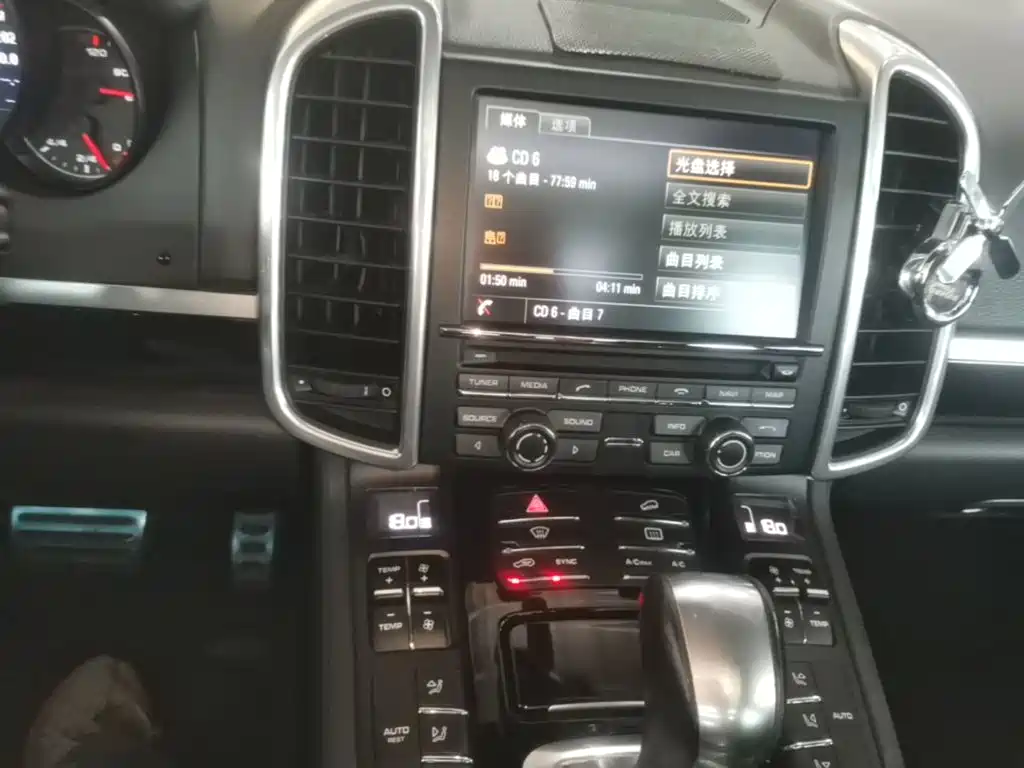 Porsche Cayenne — миниатюра 13