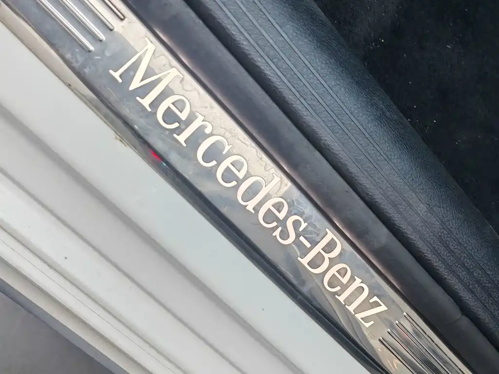 Mercedes-Benz E-Class — миниатюра 17