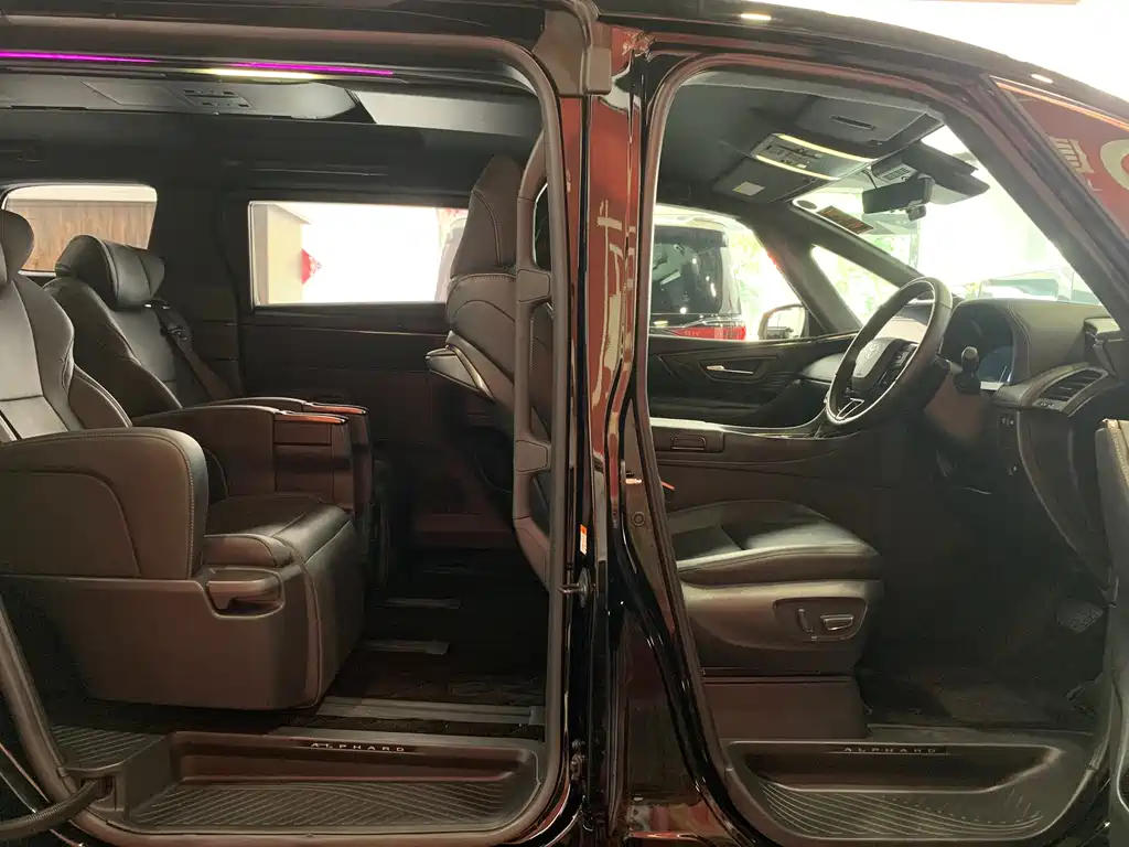 Toyota Alphard 2024 2.5L AT