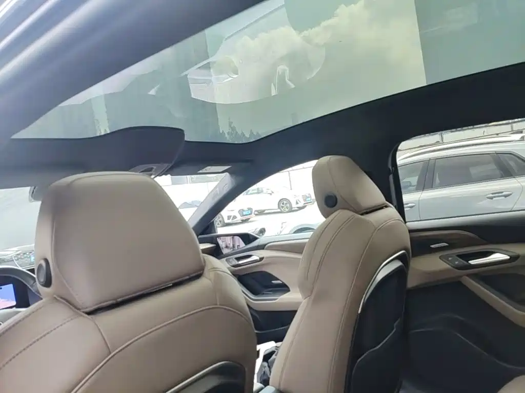 Audi Q6L e-tron — миниатюра 23