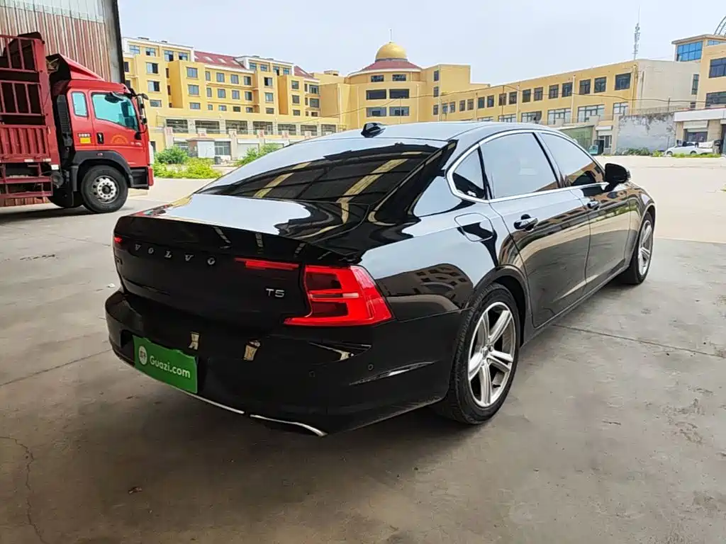 Volvo S90 2018 T4