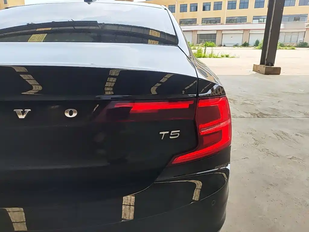 Volvo S90 2018 T4