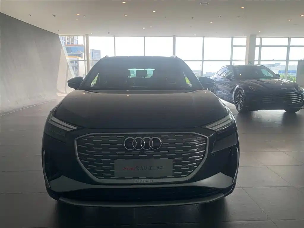 AUDI Q4 E TRON
