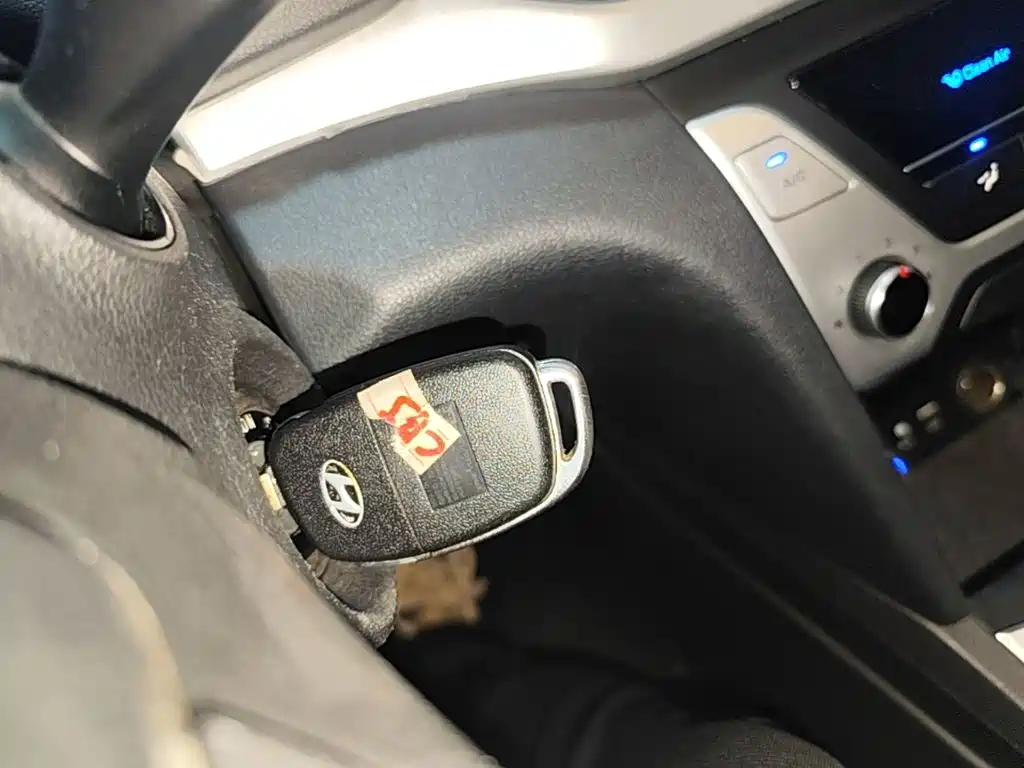 Hyundai Elantra — миниатюра 9
