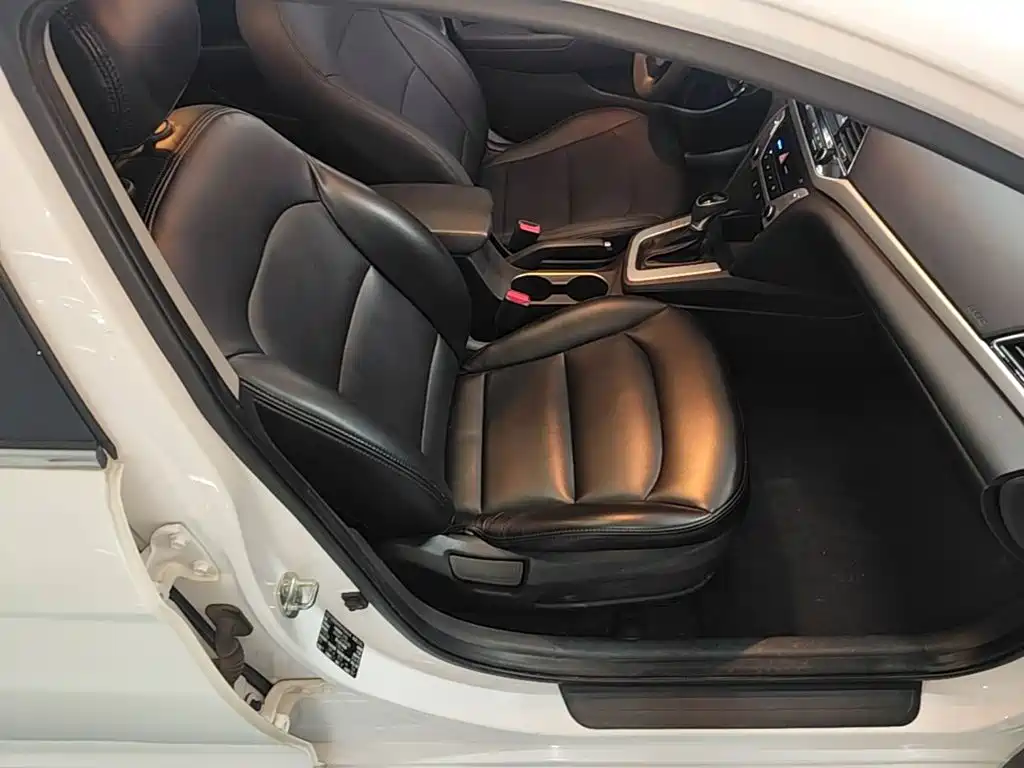 Hyundai Elantra — миниатюра 25