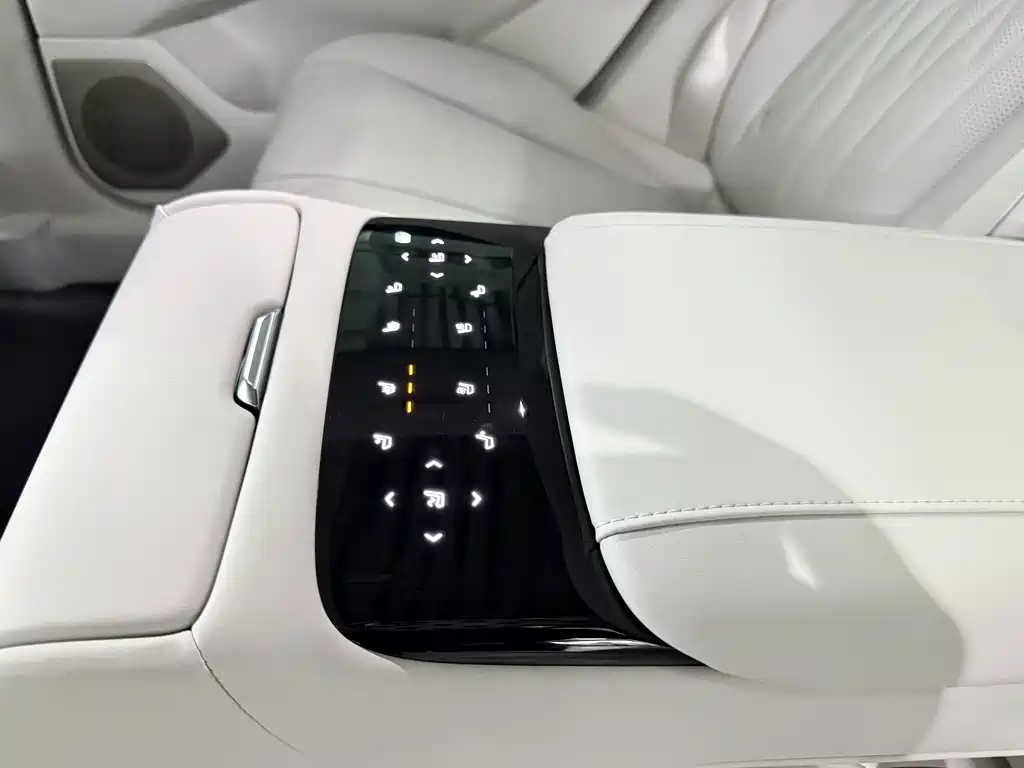 Buick Electra L7 — миниатюра 10