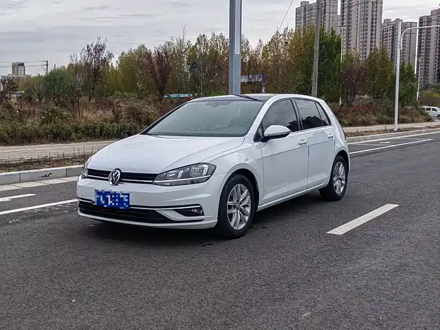 VOLKSWAGEN GOLF 2020