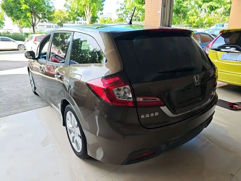 Honda Jade 2013 1.8L AT Comfort 5 мест