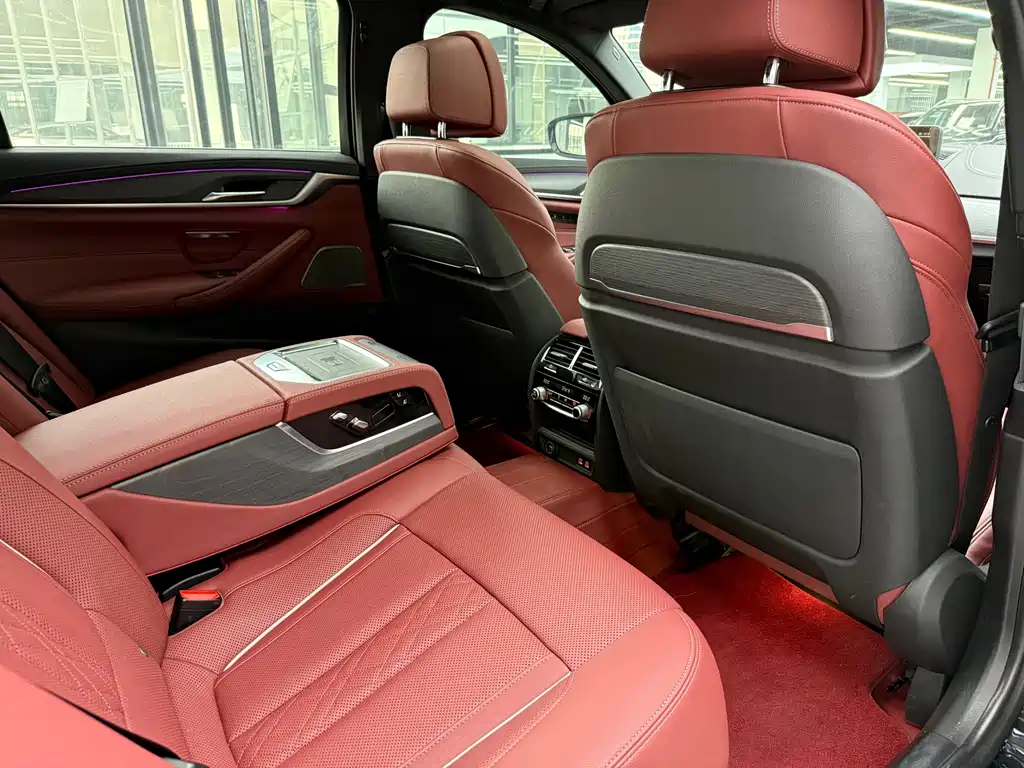 BMW 5 Series — миниатюра 14