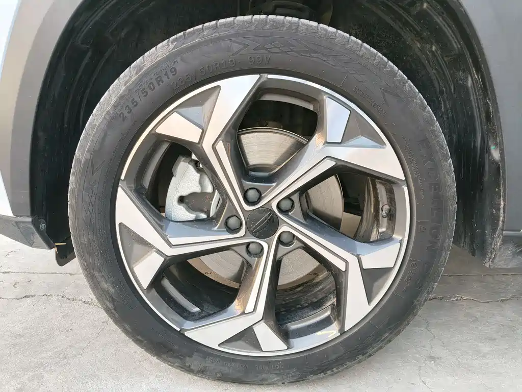 GEELY AUTOMOBILE BOYUE L