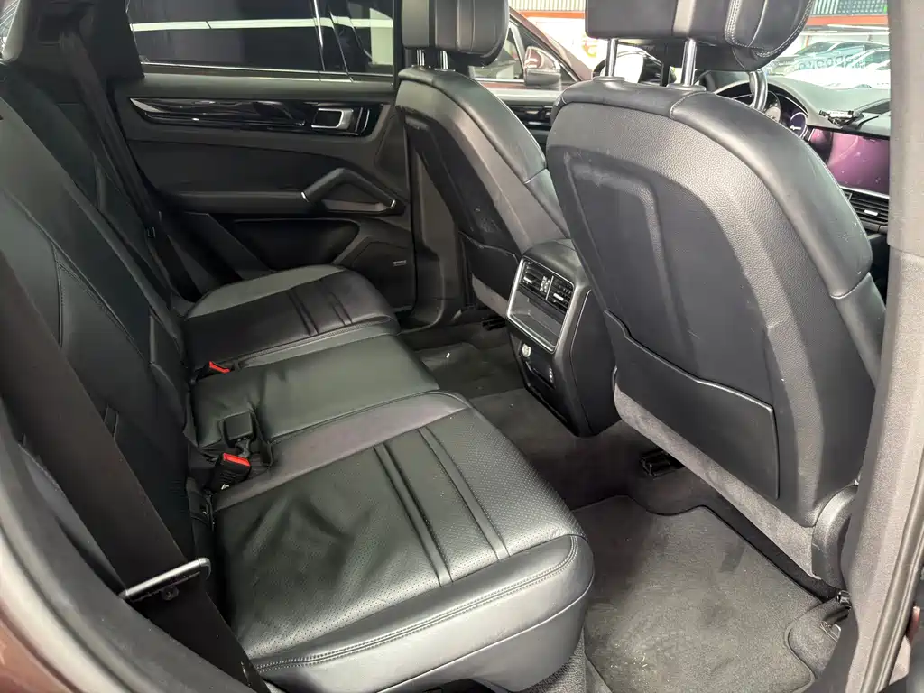 Porsche Cayenne Hybrid — миниатюра 12