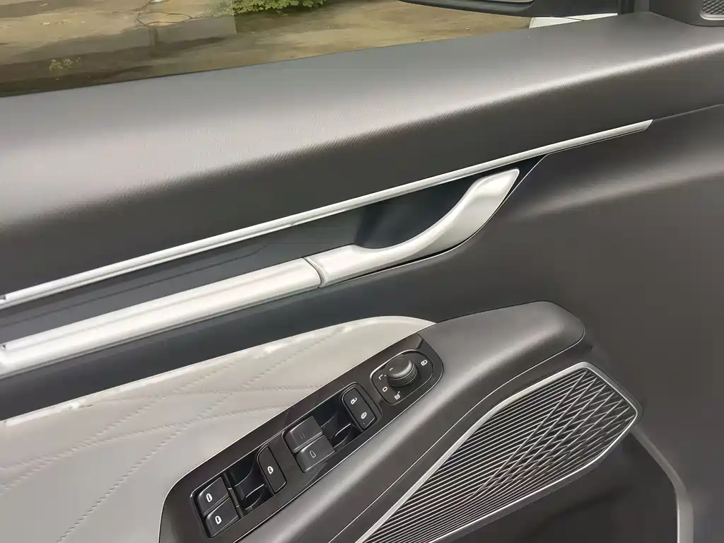 Geely Emgrand 2022 4 1.5L CVT Flagship