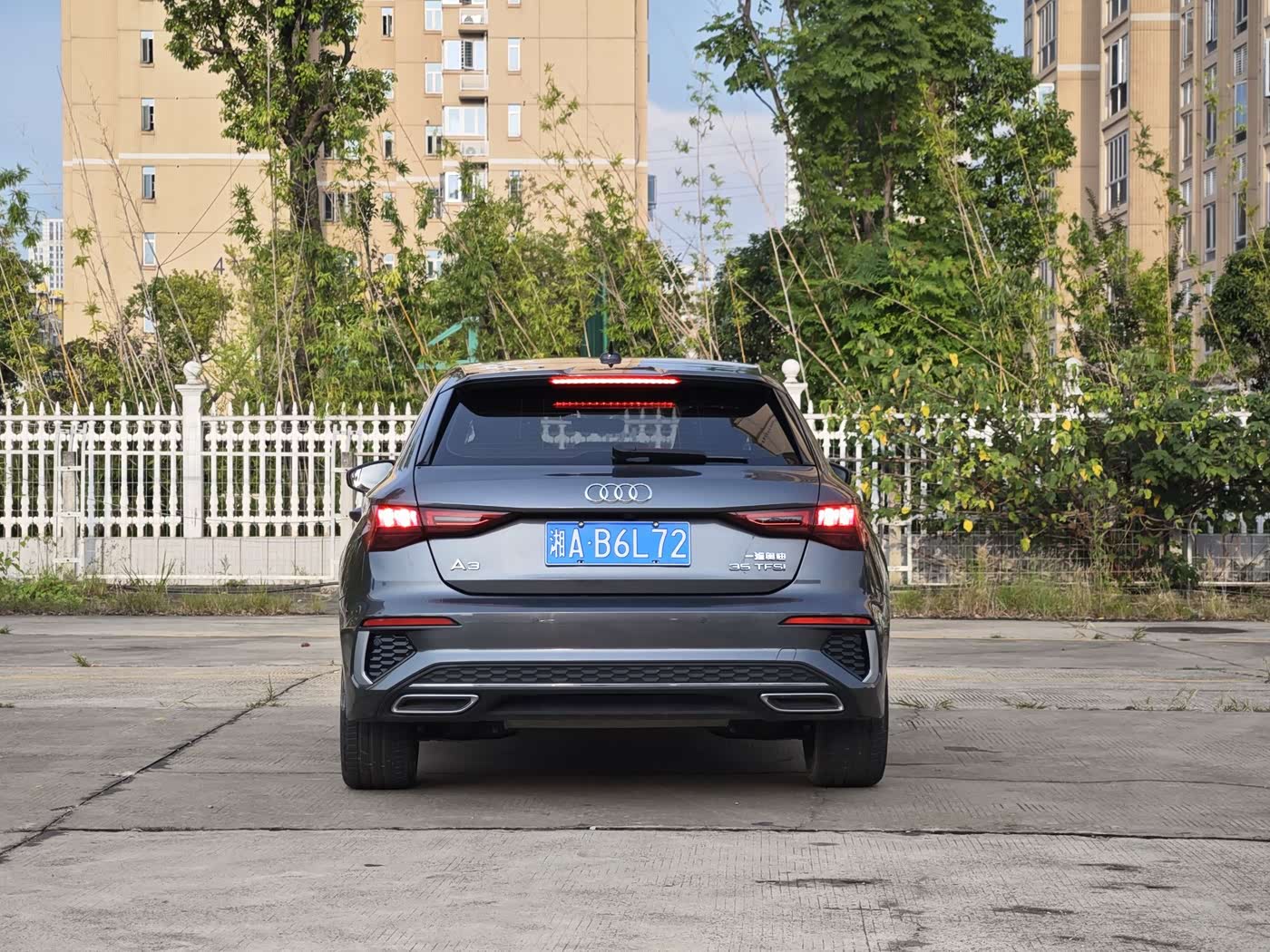 Audi A3 1.4 л 2023 г. Серебристо-серый, пробег 10000 км