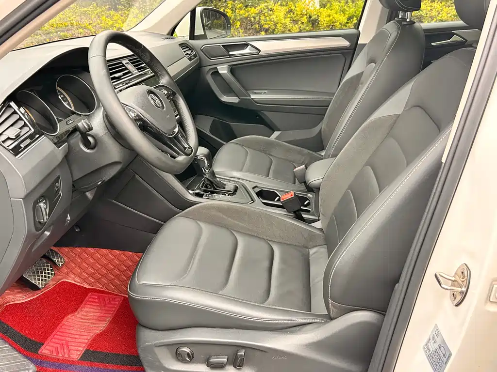 Volkswagen Tiguan L L 2020 330TSI AT Luxury VI