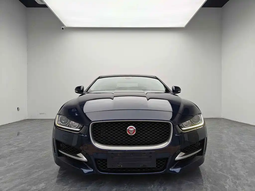 Jaguar XE — миниатюра 2