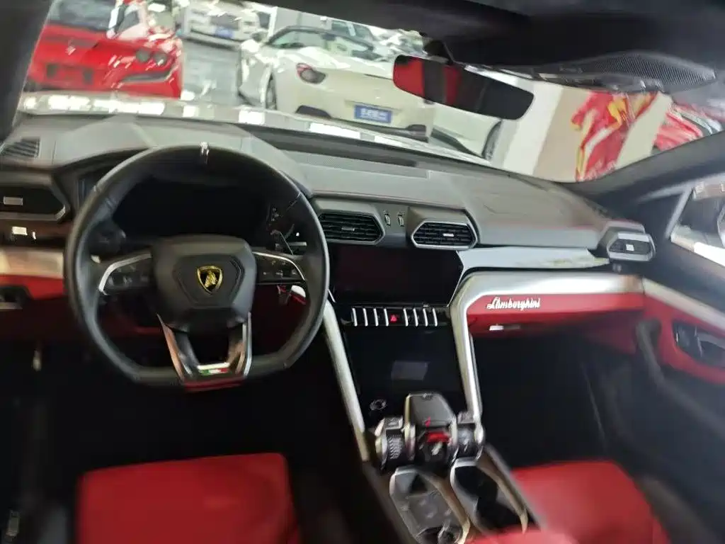 Lamborghini Urus — миниатюра 10