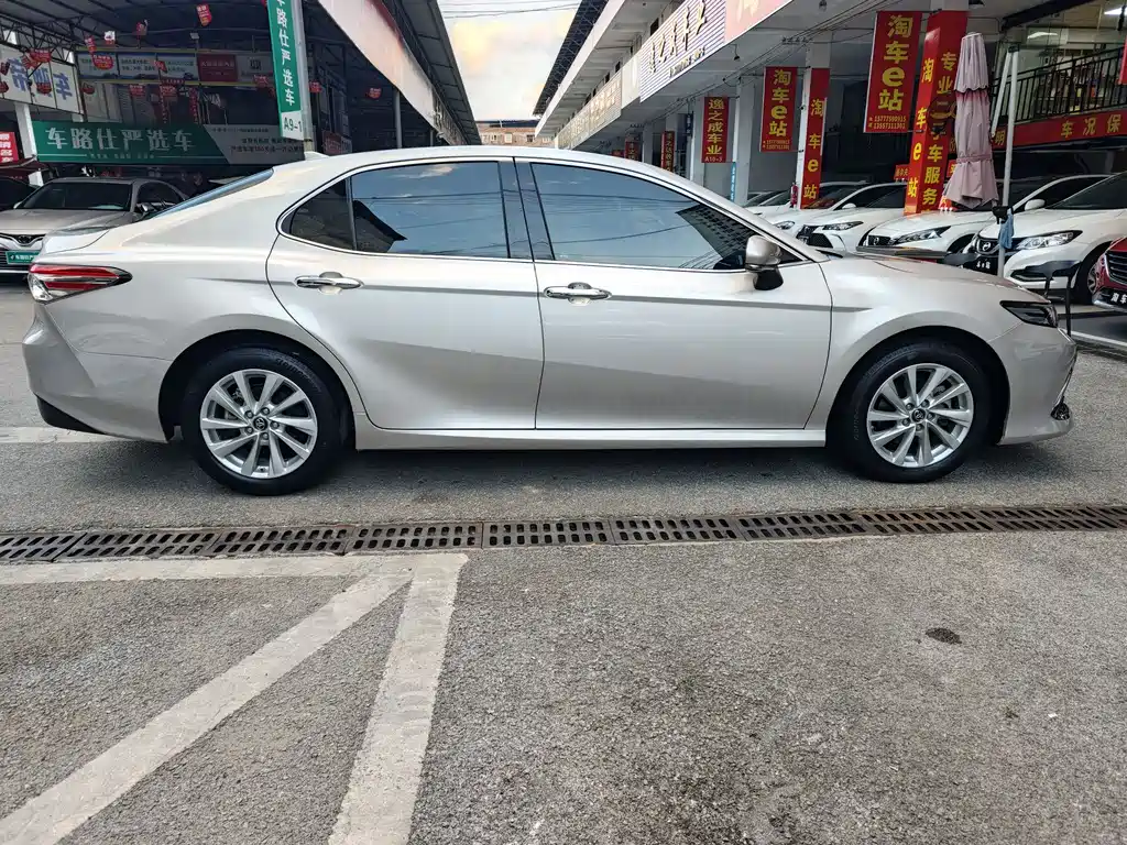 Toyota Camry 2021 2.0G Luxury